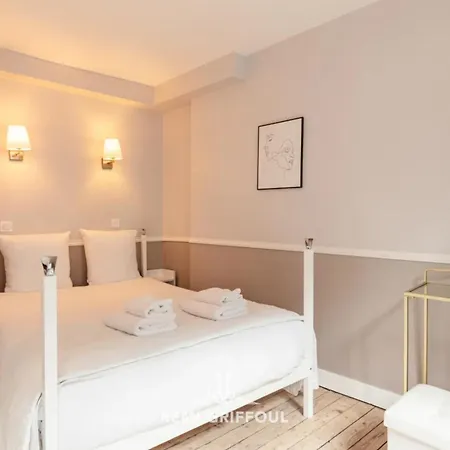 Le Coeur Townhouse Center 4 Guests Будинок відпочинку *